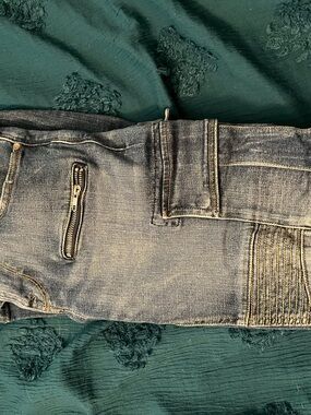 Guess Men's Slim Straight Blue Jeans with Zip Pocket